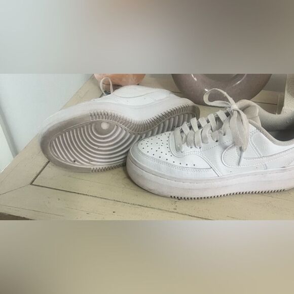 Nike Air Force size 7 - Picture 3 of 5